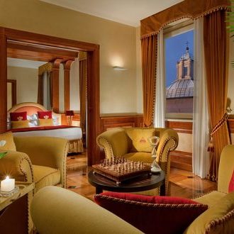 <a href='suite-esclusive-roma-hotel-piazza-navona.htm'>Suite<br><span>Esclusive</span></a>